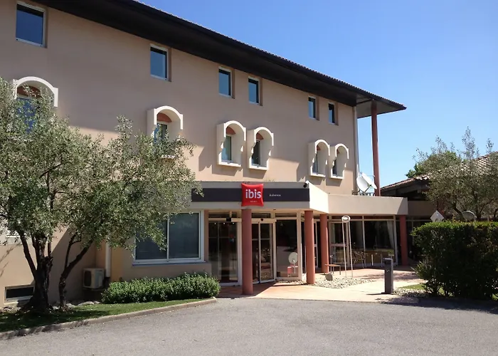 Ibis 3* Обена