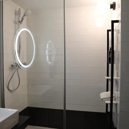 Ibis 3* אובנה