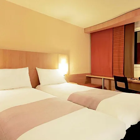 Ibis 3* אובנה